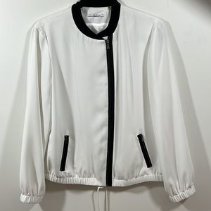 🆕T Tahari>Silky zip up jacket with contrast collar and pockets NWOT